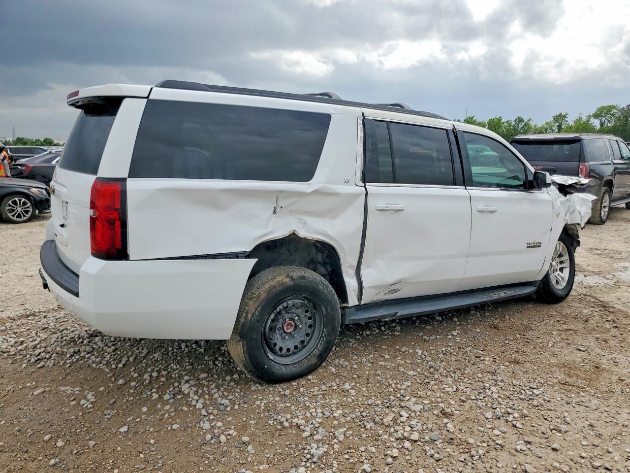 2020 Chevrolet Suburban C1500 Lt - zdjęcie 3