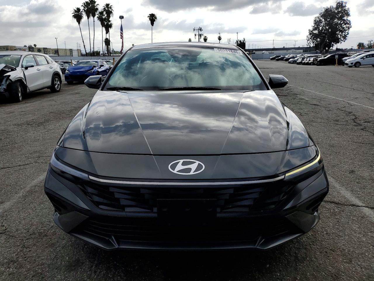 2024 Hyundai Elantra Limited - zdjęcie 5