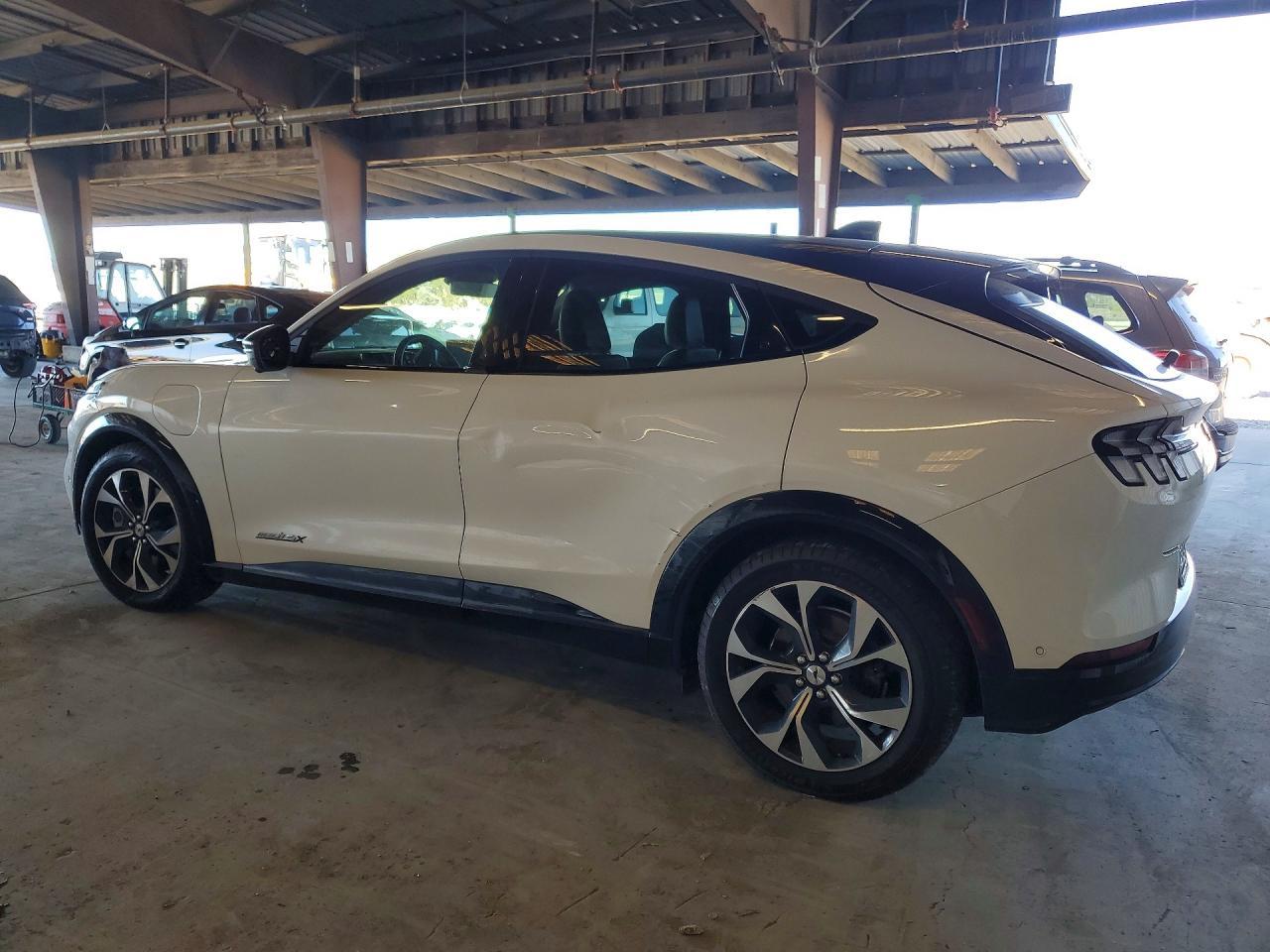 2023 Ford Mustang Mach-E Premium - zdjęcie 2