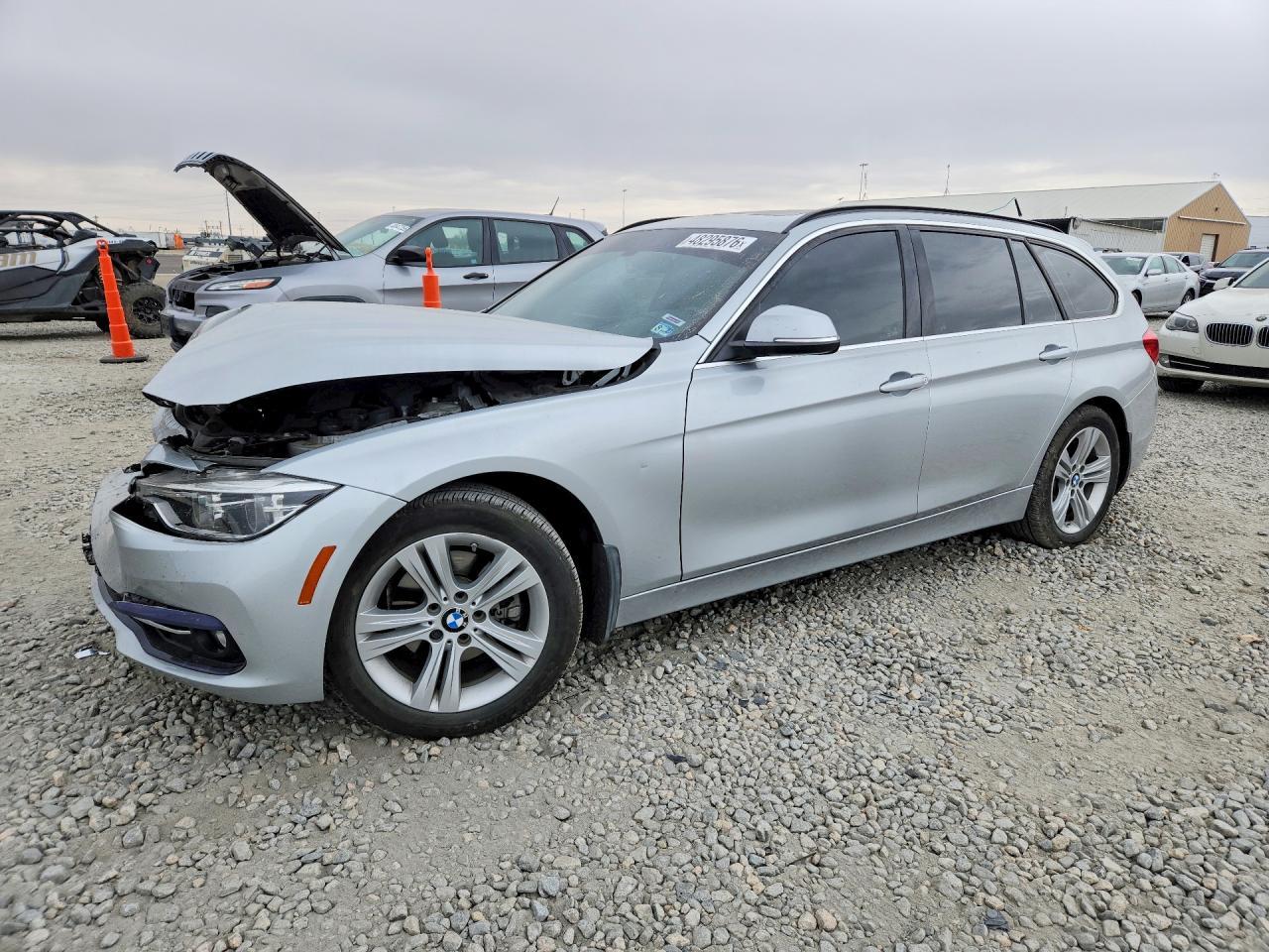 2018 BMW 330 Xi - zdjęcie główne
