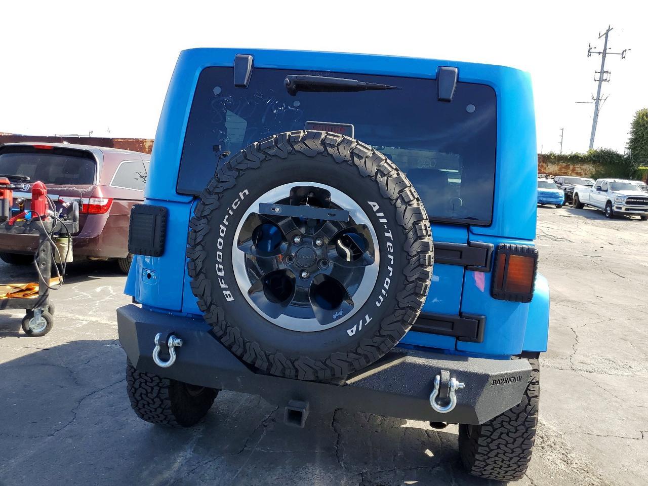 2014 Jeep Wrangler Sahara - zdjęcie 6