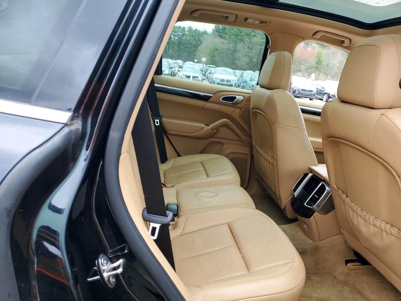 2014 Porsche Cayenne - zdjęcie 11