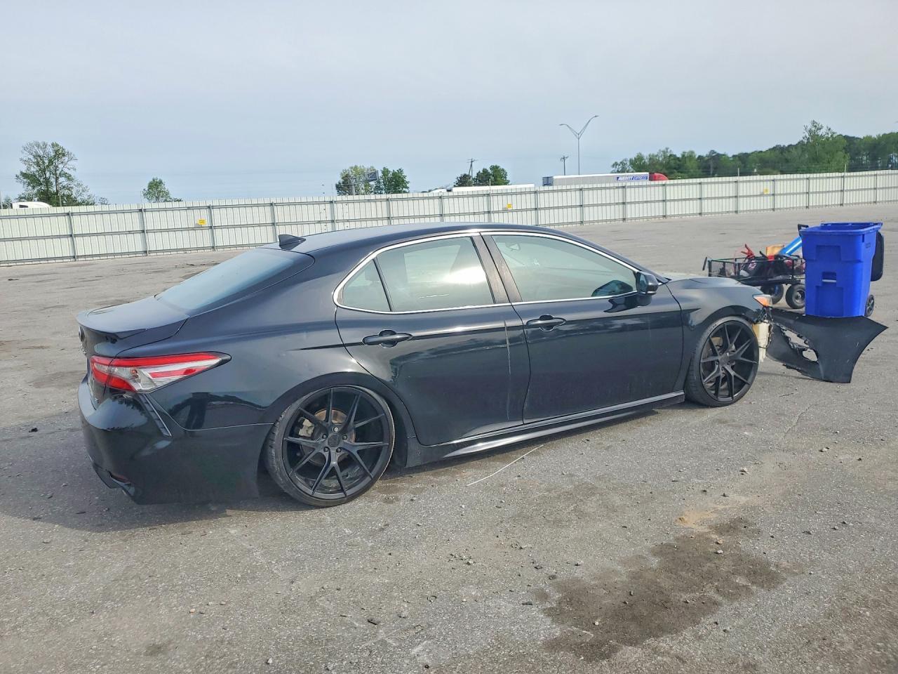 2019 Toyota Camry Se - zdjęcie 3