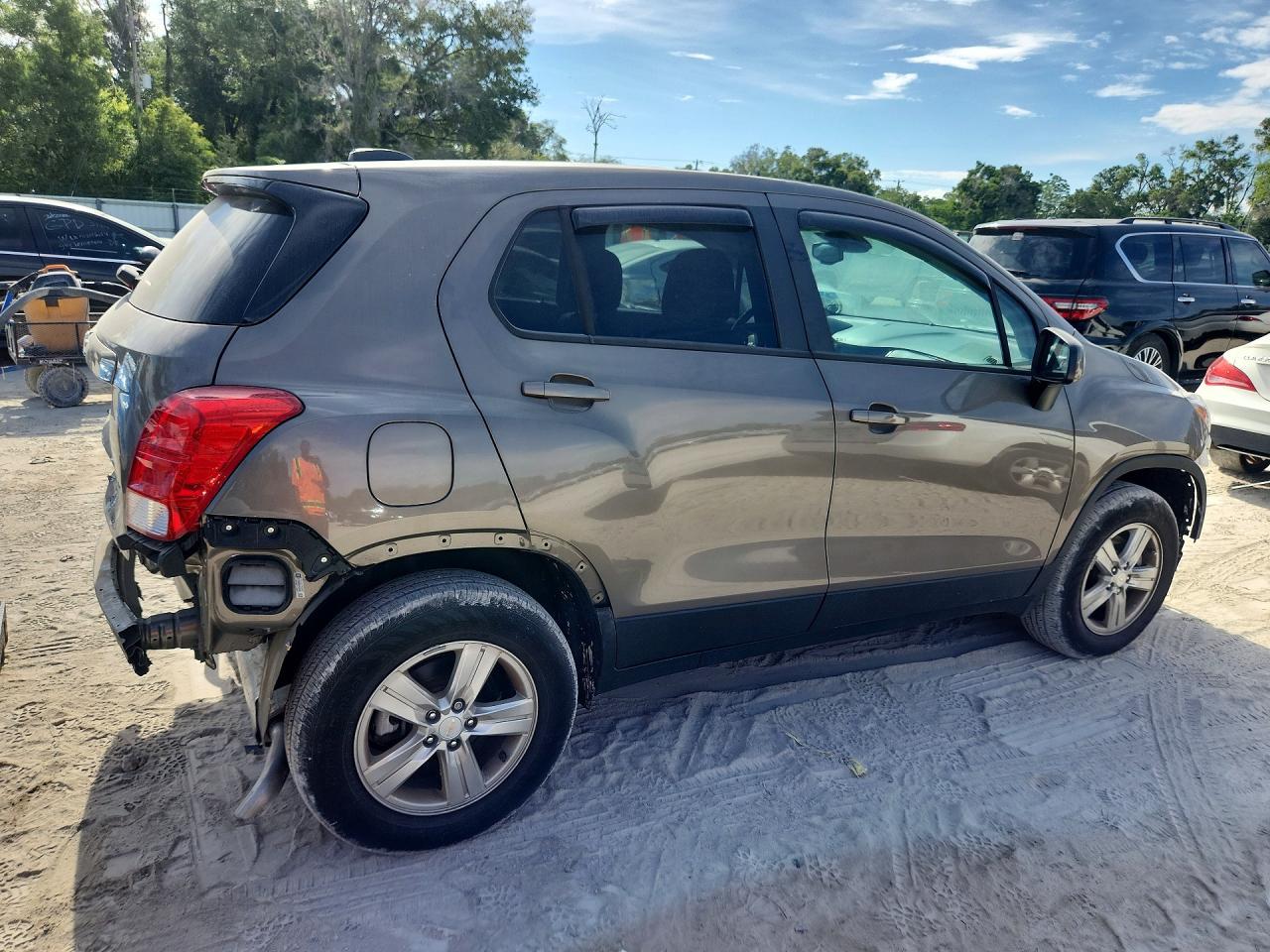 2021 Chevrolet Trax Ls - zdjęcie 3