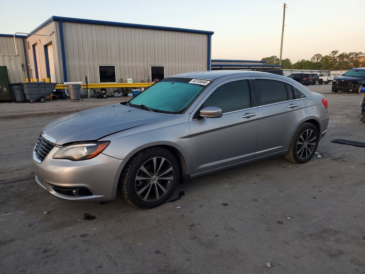 2014 Chrysler 200 Touring - zdjęcie główne