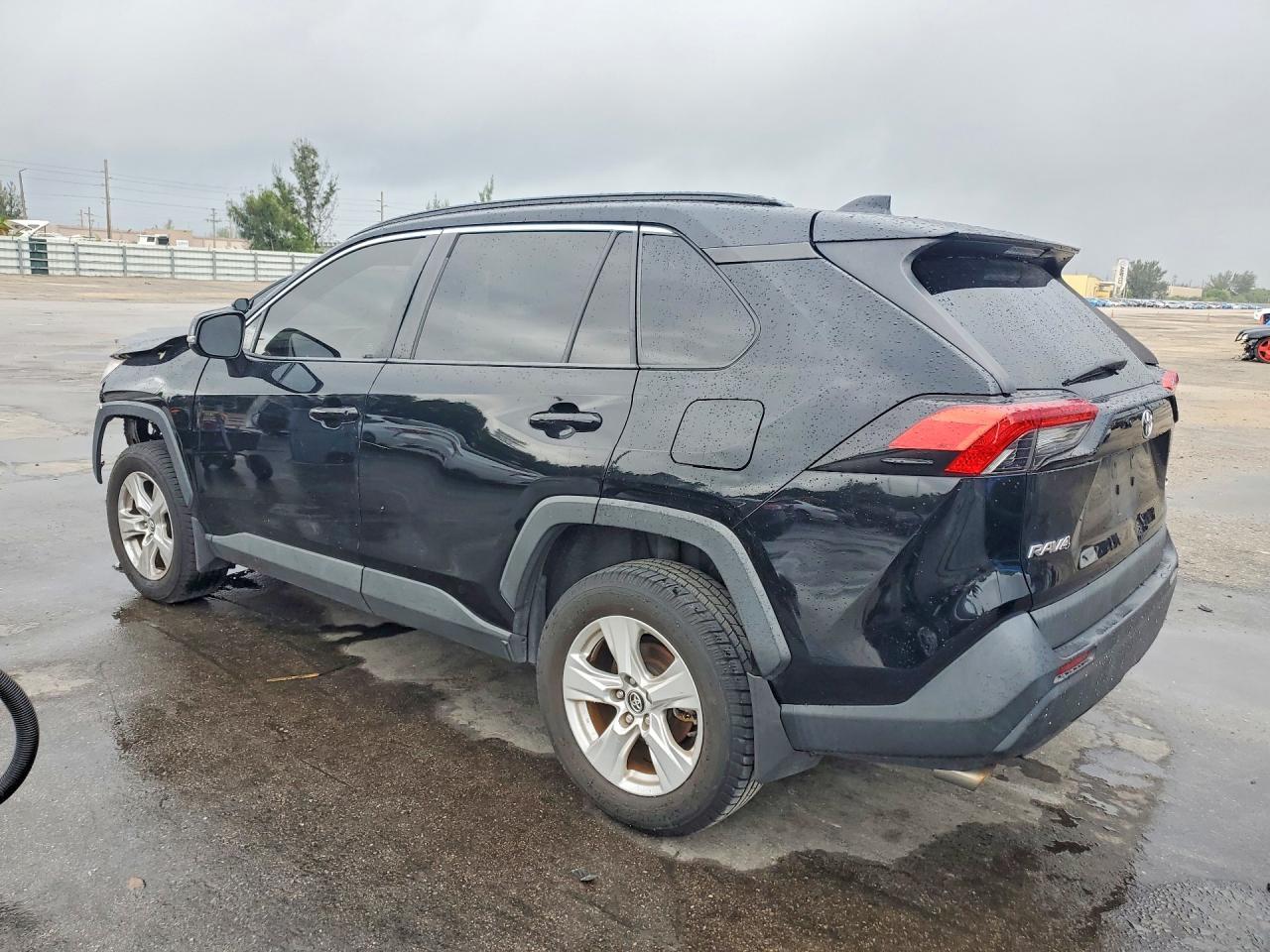 2020 Toyota Rav4 Xle - zdjęcie 2