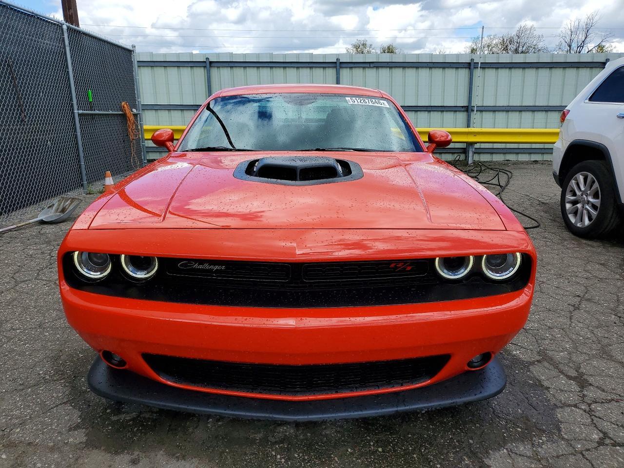2016 Dodge Challenger R - zdjęcie 5