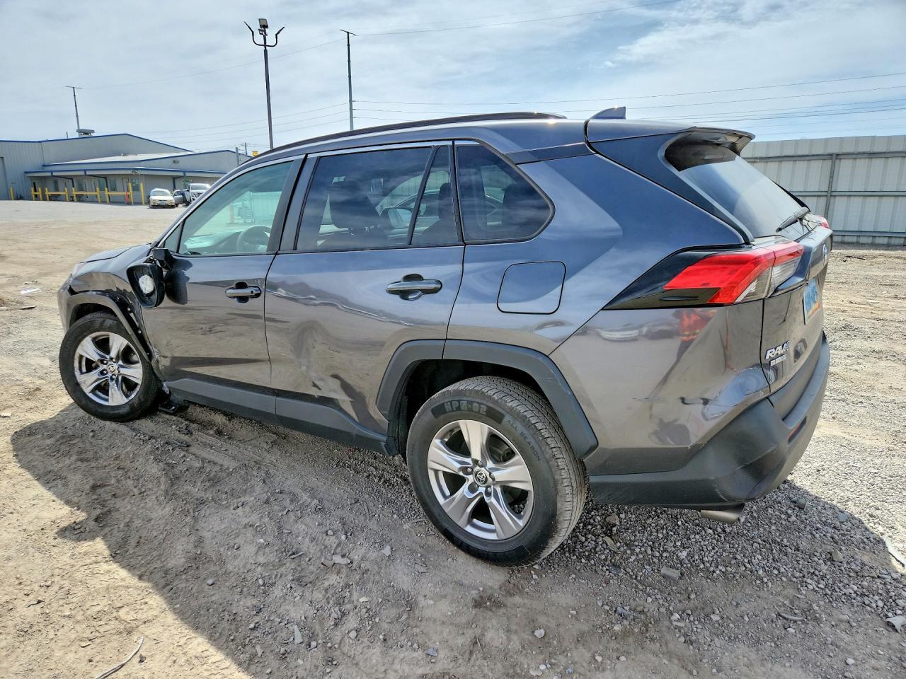 2022 Toyota Rav4 Xle - zdjęcie 2