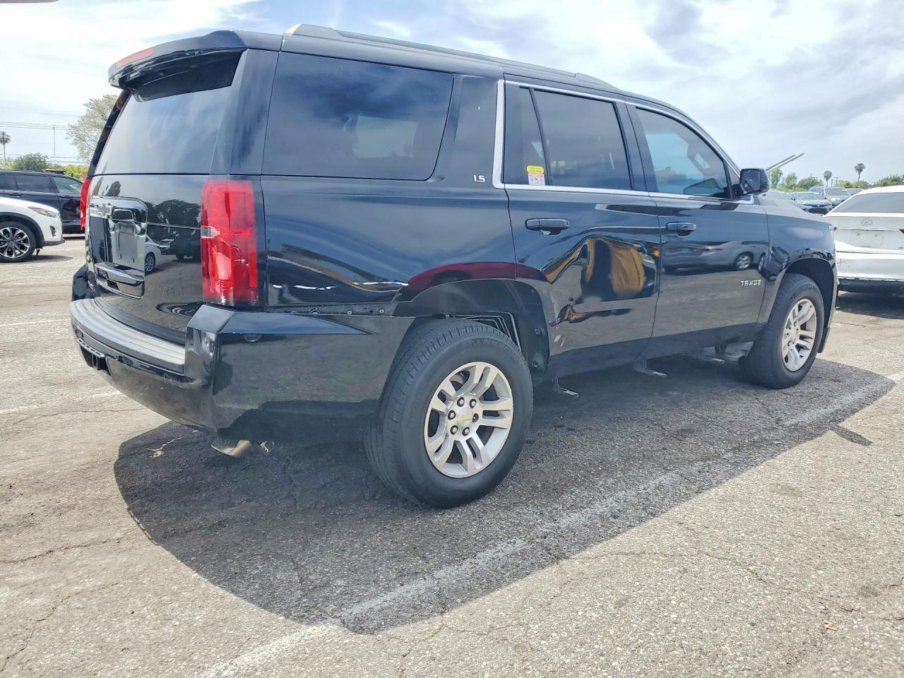 2016 Chevrolet Tahoe C1500 Ls - zdjęcie 3