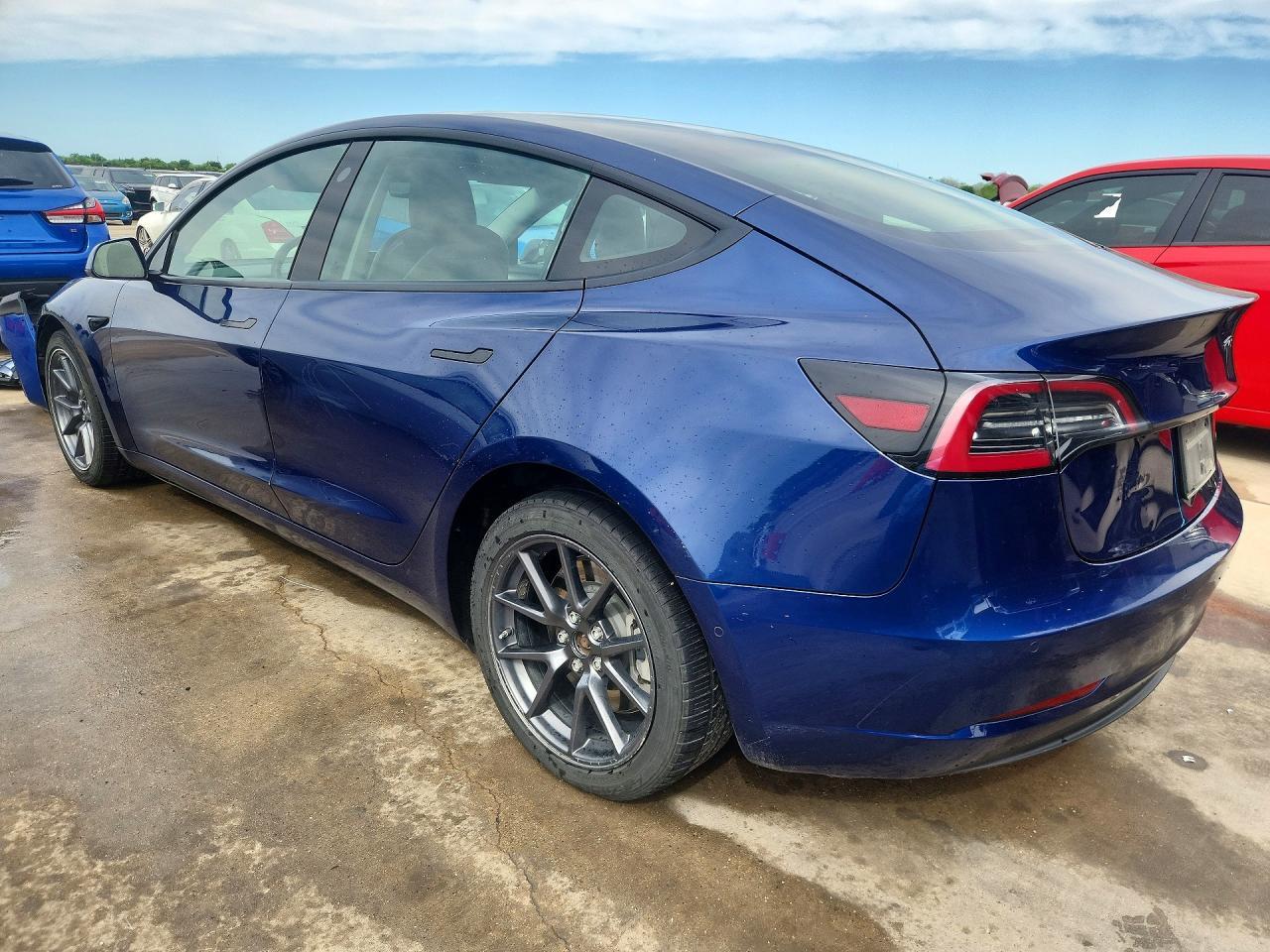 2022 Tesla Model 3 - zdjęcie 2