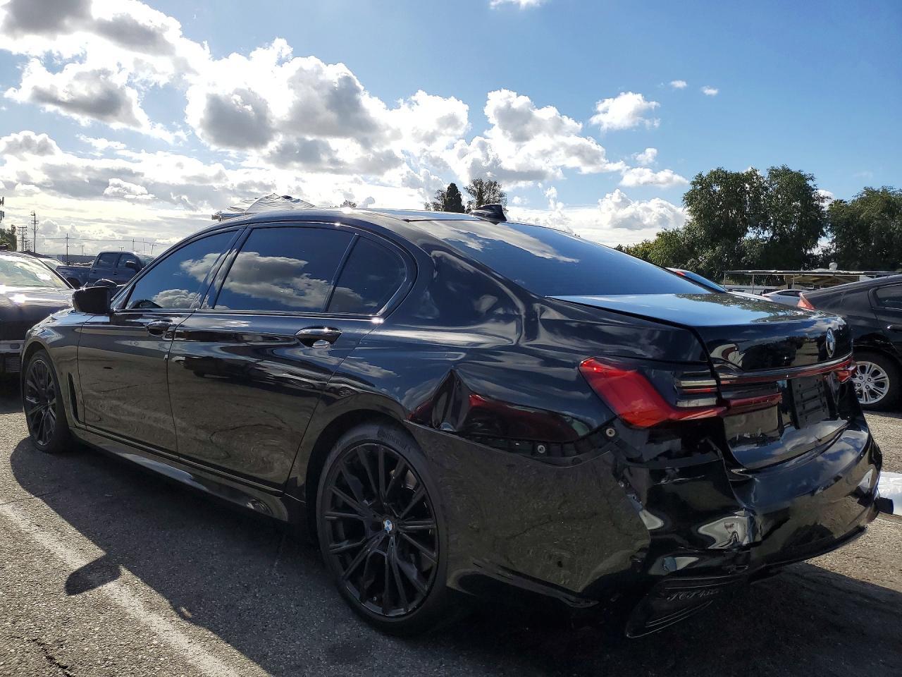 2021 BMW 740 I - zdjęcie 2