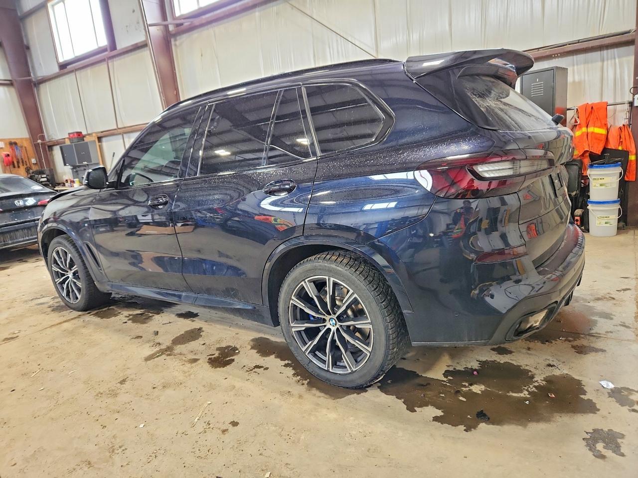 2021 BMW X5 xDrive40I - zdjęcie 2