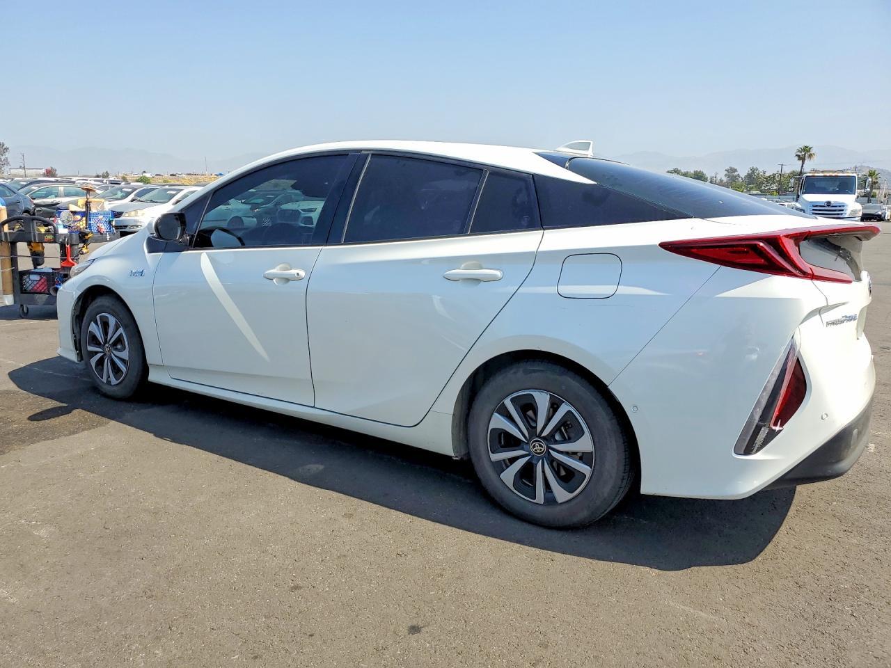 2017 Toyota Prius Prime Advanced - zdjęcie 2