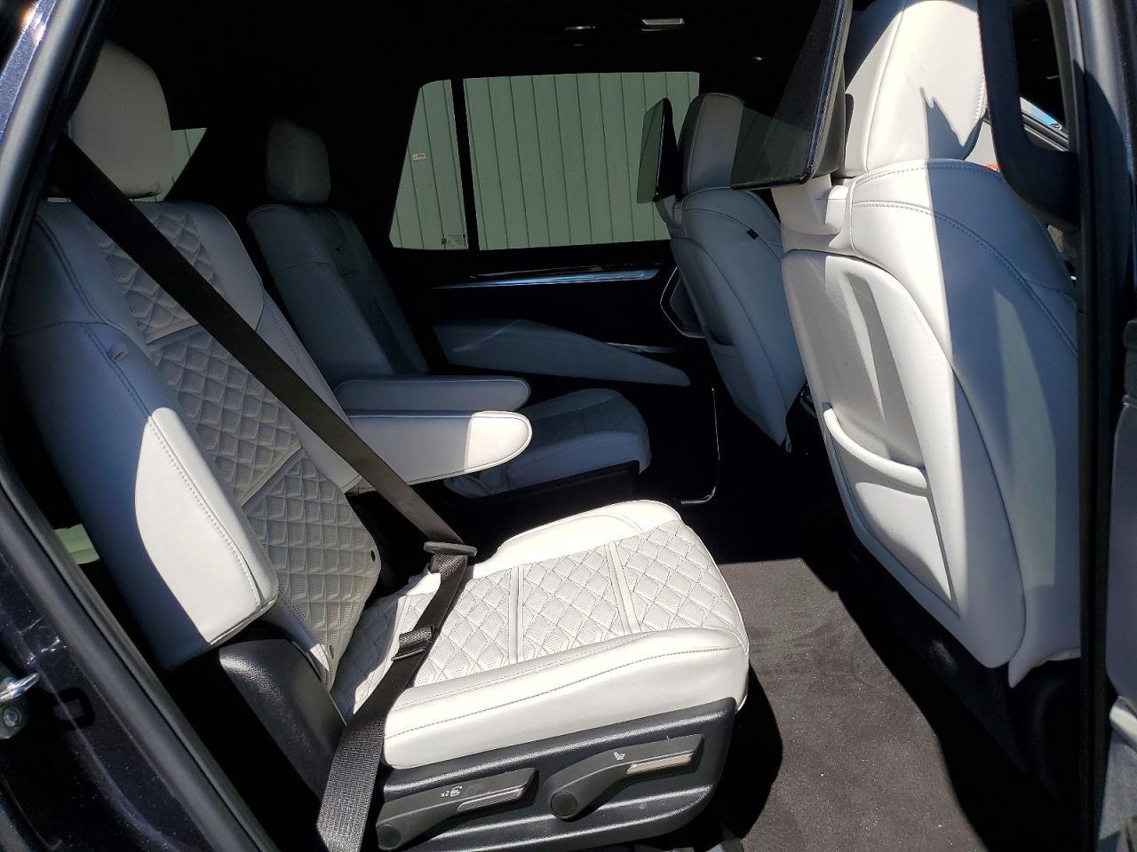 2025 Cadillac Escalade Sport Platinum - zdjęcie 11
