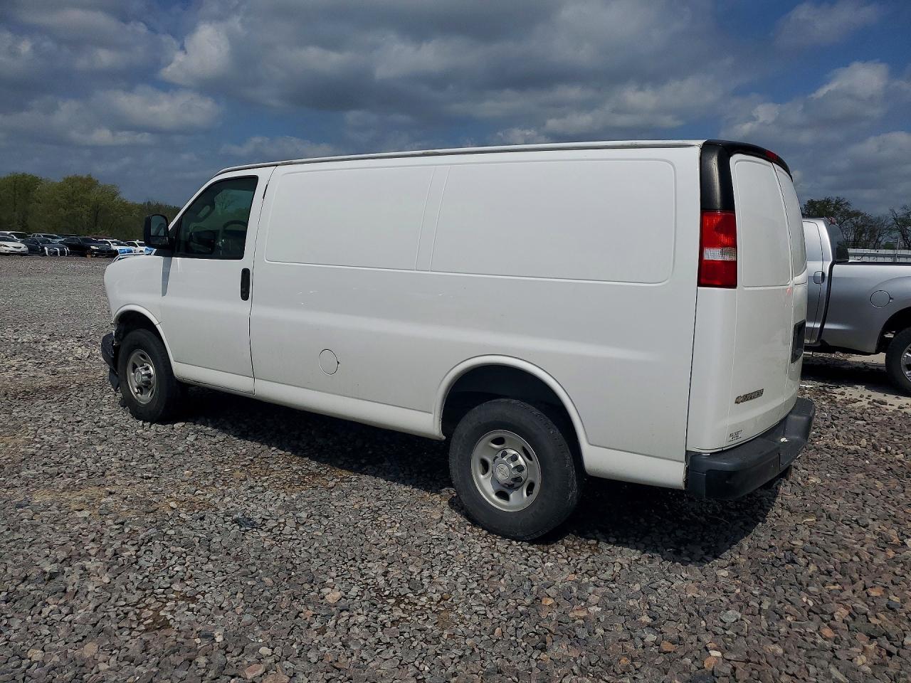 2017 Chevrolet Express G3500 - zdjęcie 2