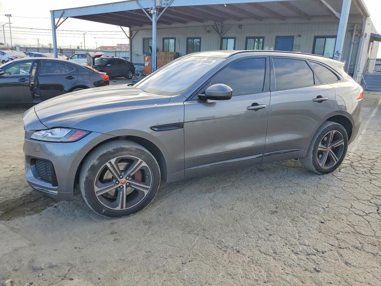 2017 Jaguar F-Pace S - zdjęcie główne