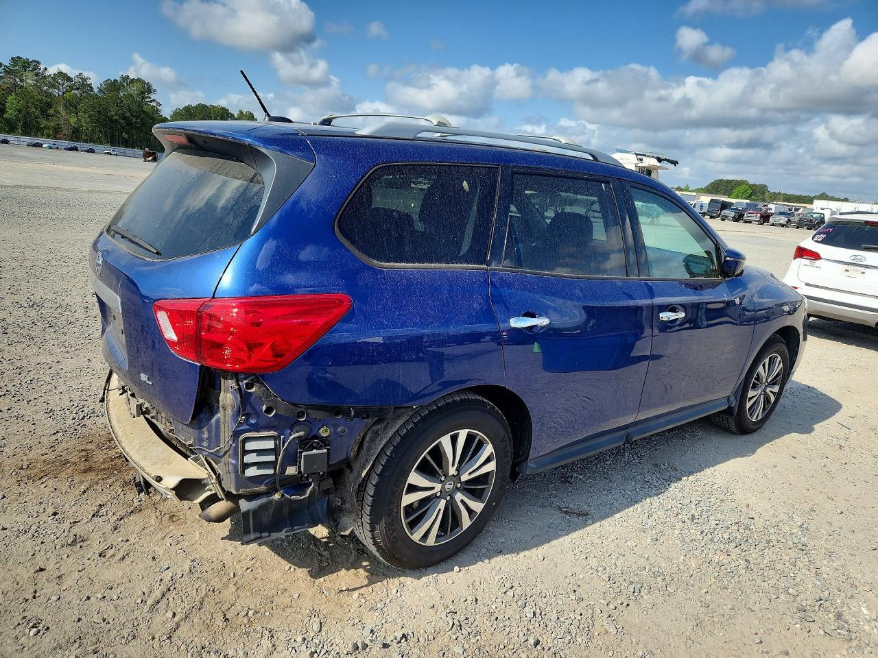 2017 Nissan Pathfinder Sl - zdjęcie 3