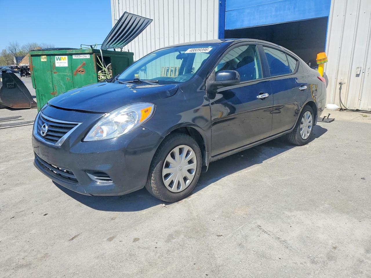 2013 Nissan Versa 1.6 S - zdjęcie główne