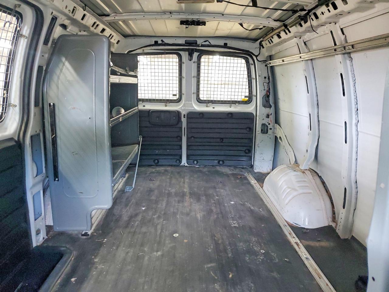 2015 Chevrolet Express G2500 - zdjęcie 10