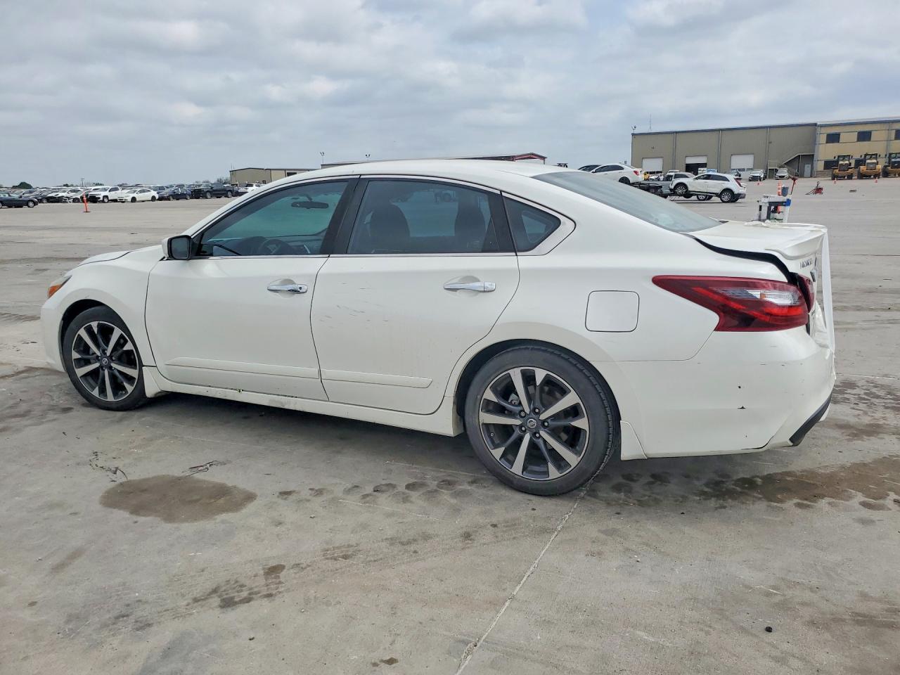2017 Nissan Altima 2.5 Sr - zdjęcie 2