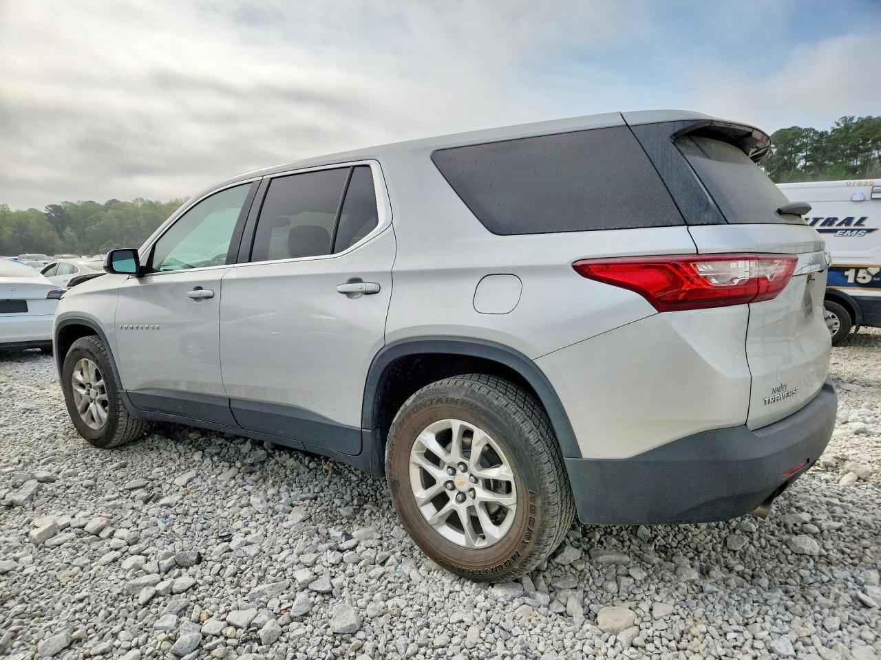 2019 Chevrolet Traverse Ls - zdjęcie 2