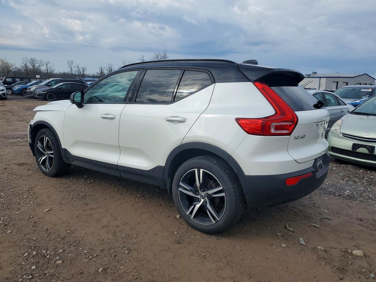 2021 Volvo Xc40 T5 R-Design - zdjęcie 2