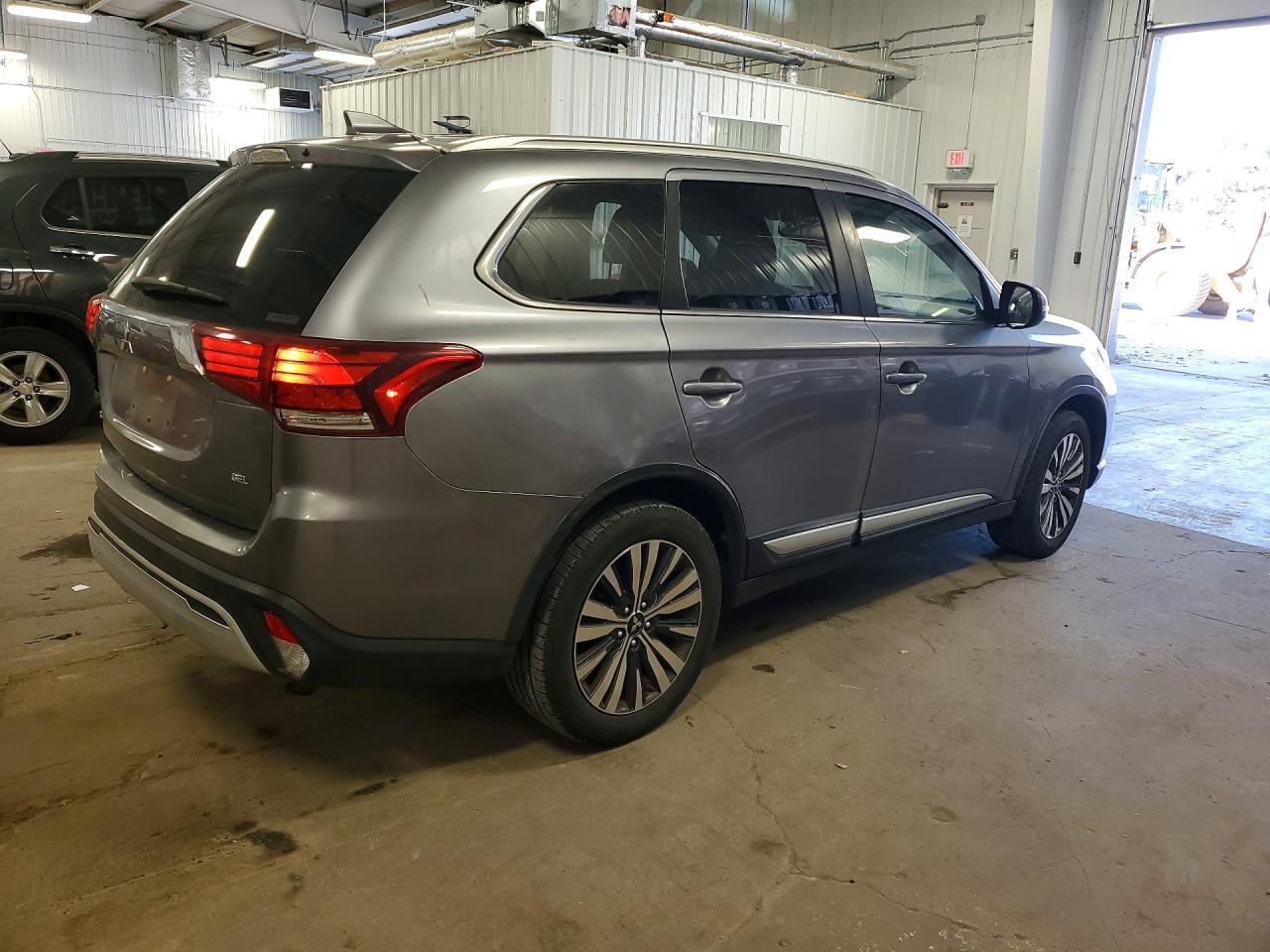 2020 Mitsubishi Outlander Se - zdjęcie 3
