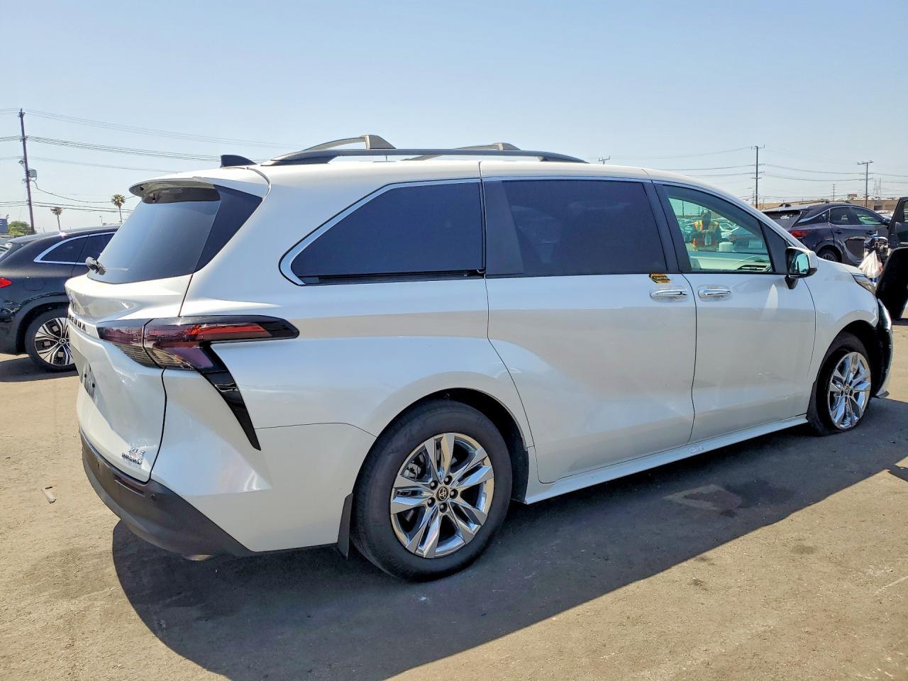 2024 Toyota Sienna Xle - zdjęcie 3