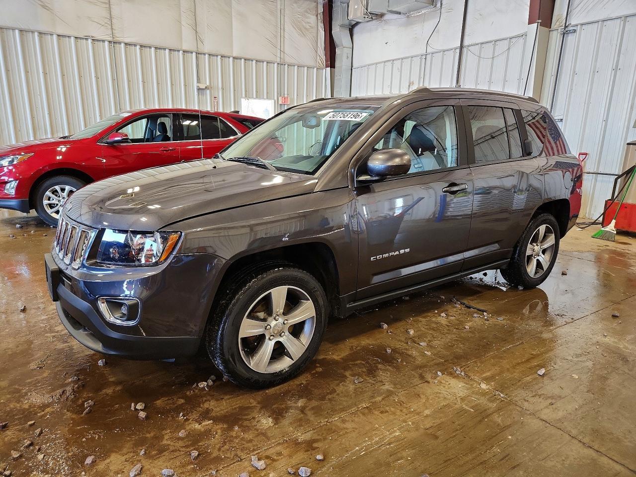 2016 Jeep Compass Latitude - zdjęcie główne