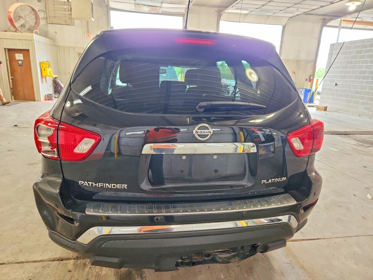 2017 Nissan Pathfinder Platinum - zdjęcie 6