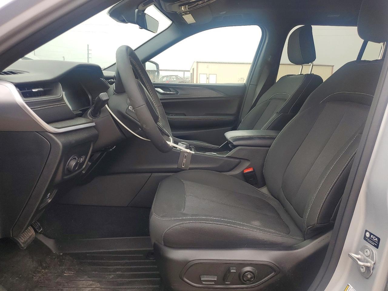 2025 Jeep Grand Cherokee Laredo - zdjęcie 7