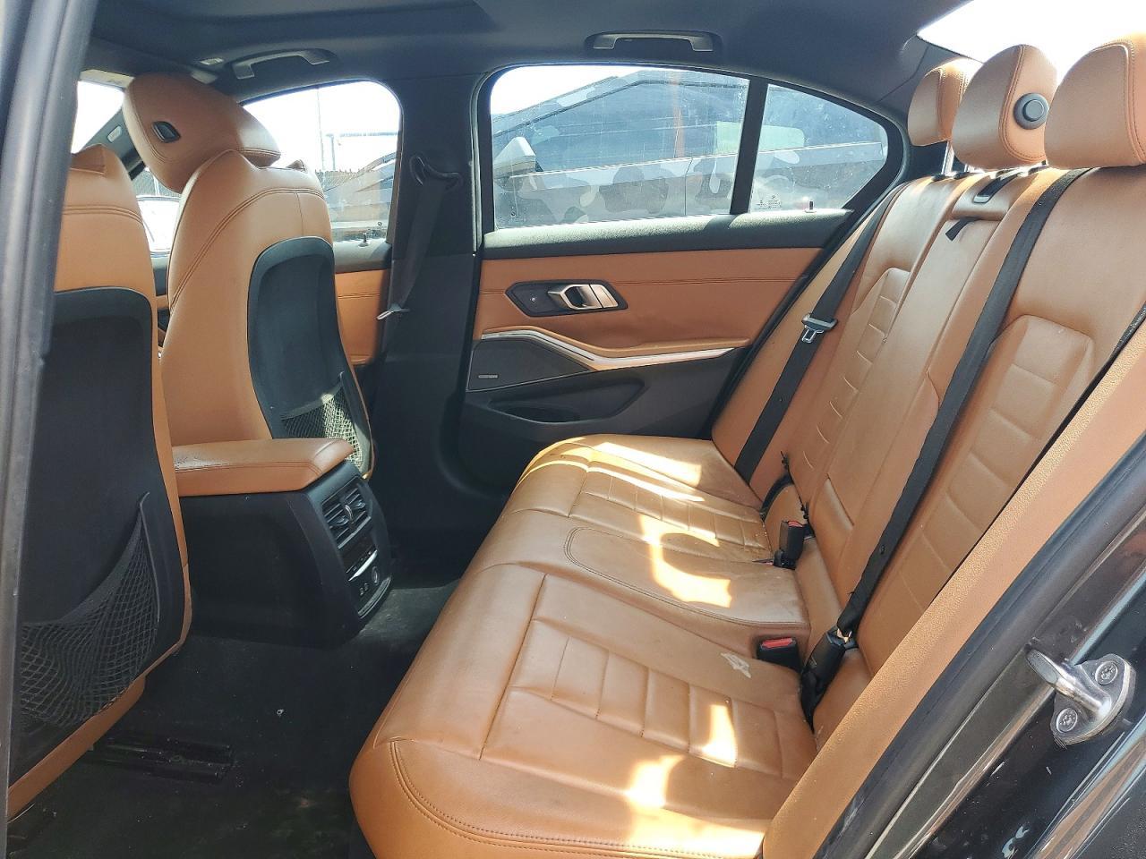 2020 BMW 330I - zdjęcie 10