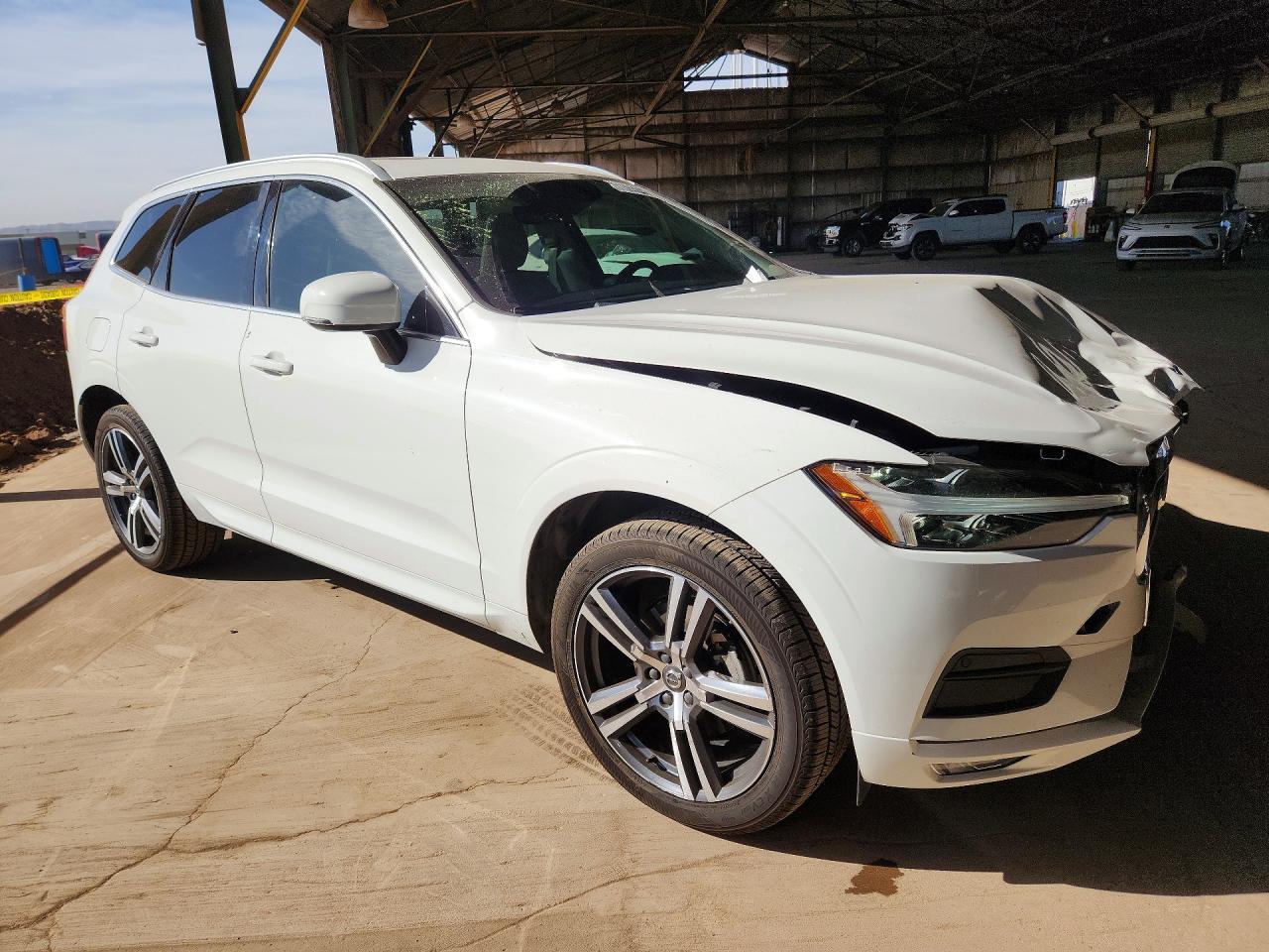 2021 Volvo Xc60 T5 Momentum - zdjęcie 4