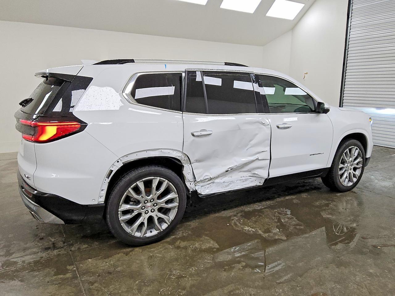 2025 GMC Acadia Denali - zdjęcie 3