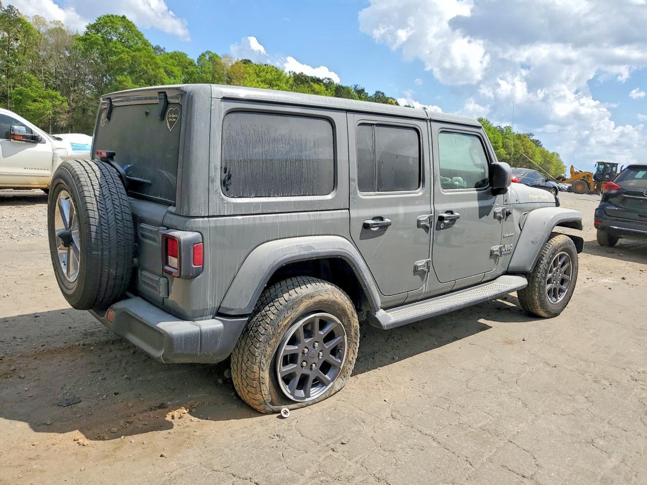 2022 Jeep Wrangler Unlimited Sahara - zdjęcie 3