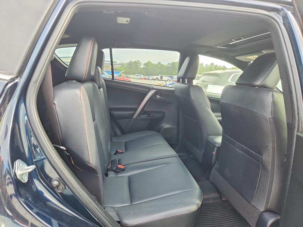 2017 Toyota Rav4 Se - zdjęcie 11