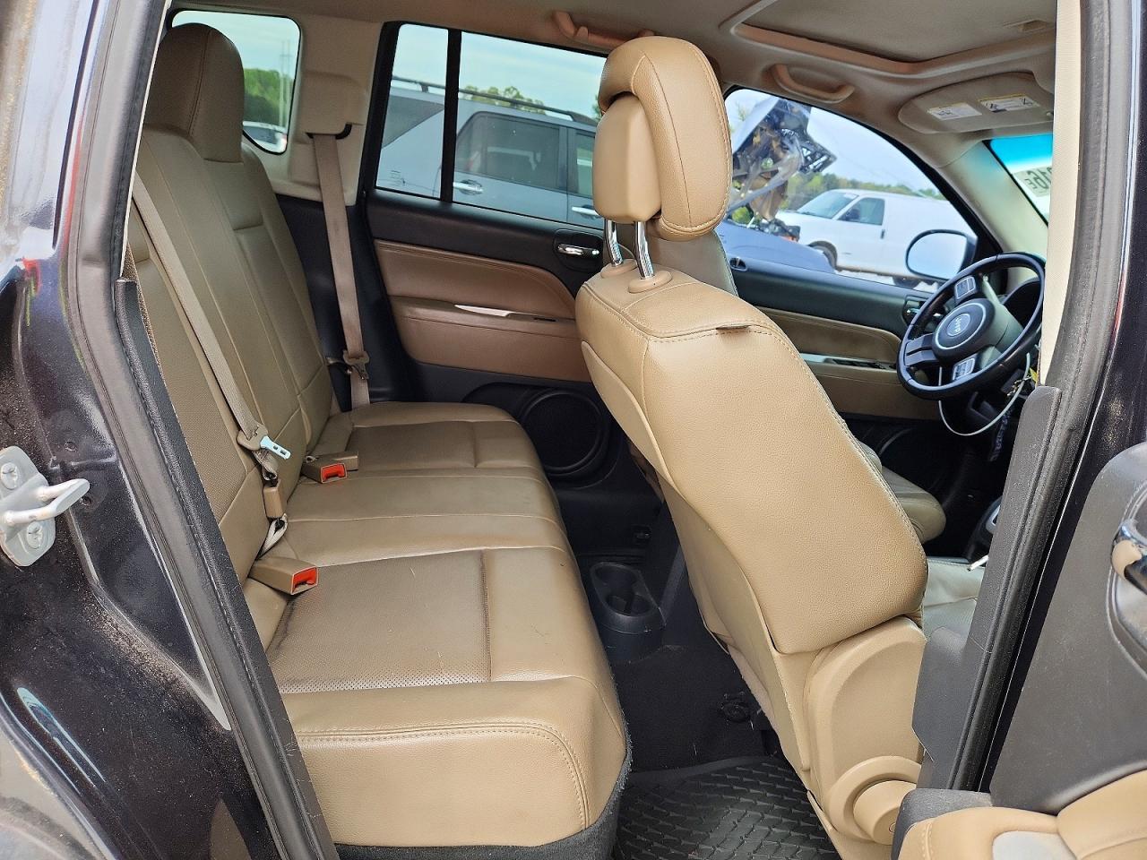 2014 Jeep Compass Latitude - zdjęcie 11