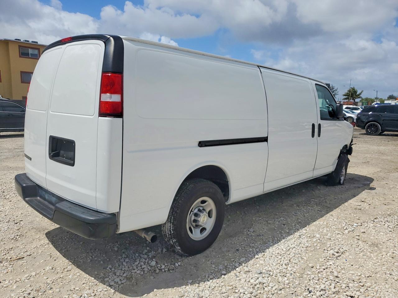 2023 Chevrolet Express G2500 - zdjęcie 3