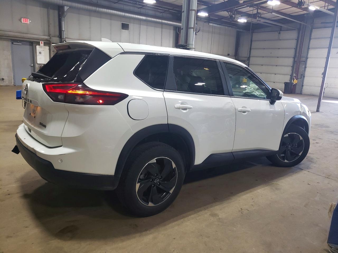 2024 Nissan Rogue Sv - zdjęcie 3