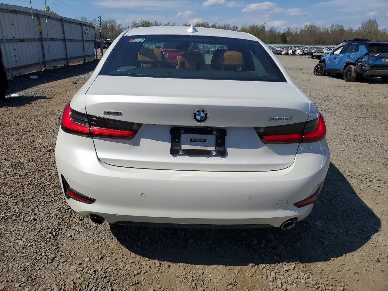 2021 BMW 330Xi - zdjęcie 6
