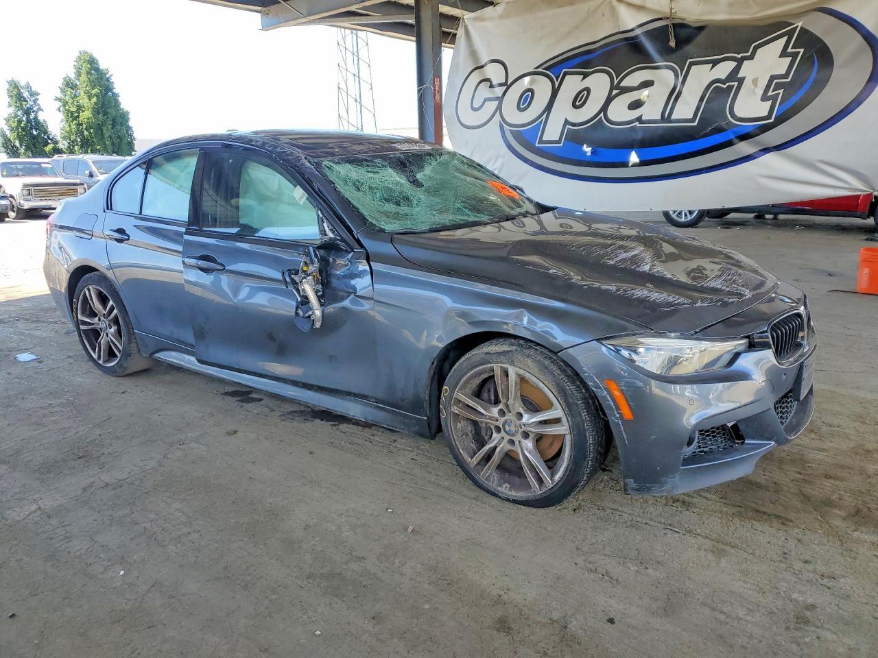 2017 BMW 330 I - zdjęcie 4