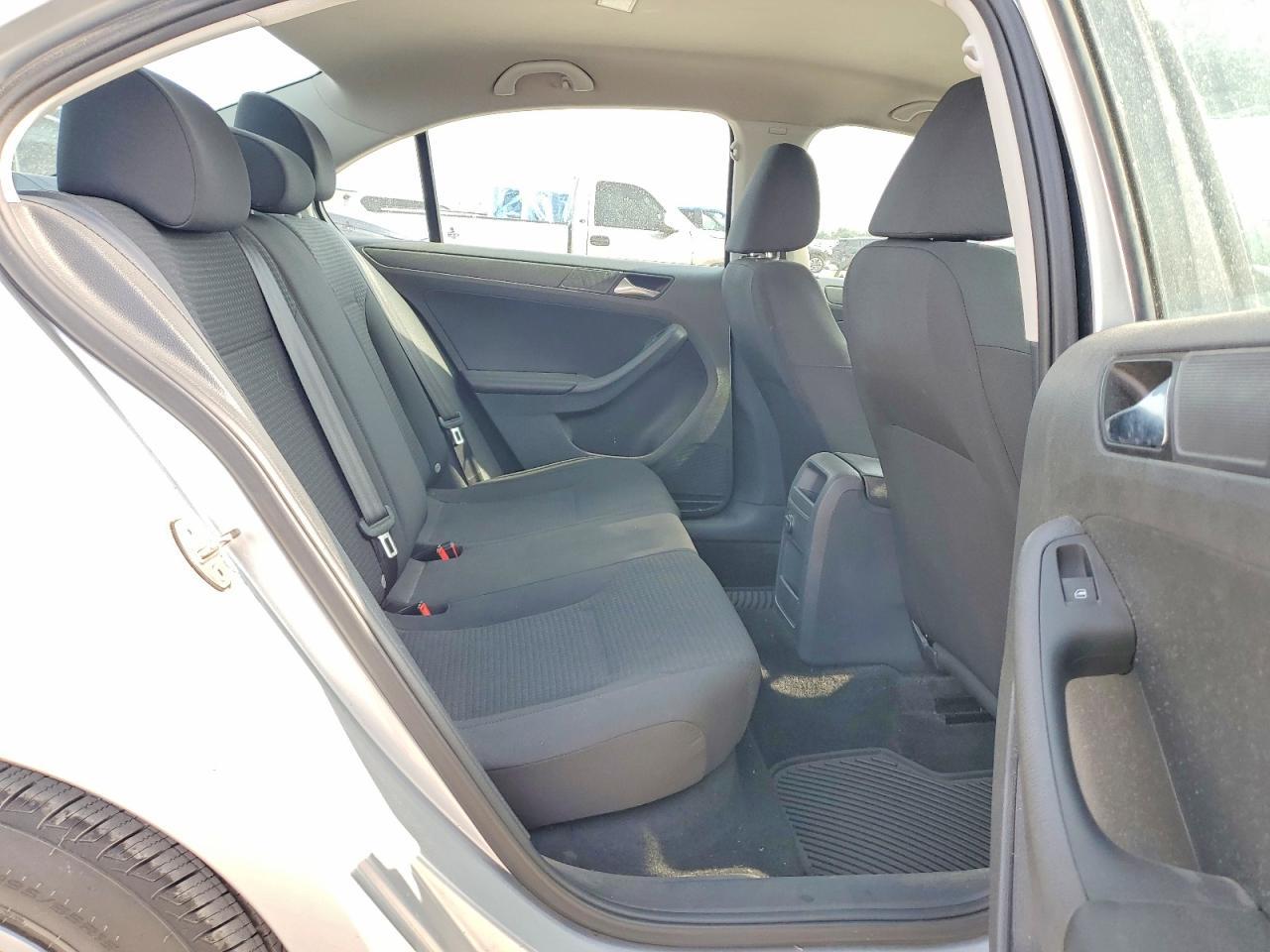 2016 Volkswagen Jetta S - zdjęcie 10