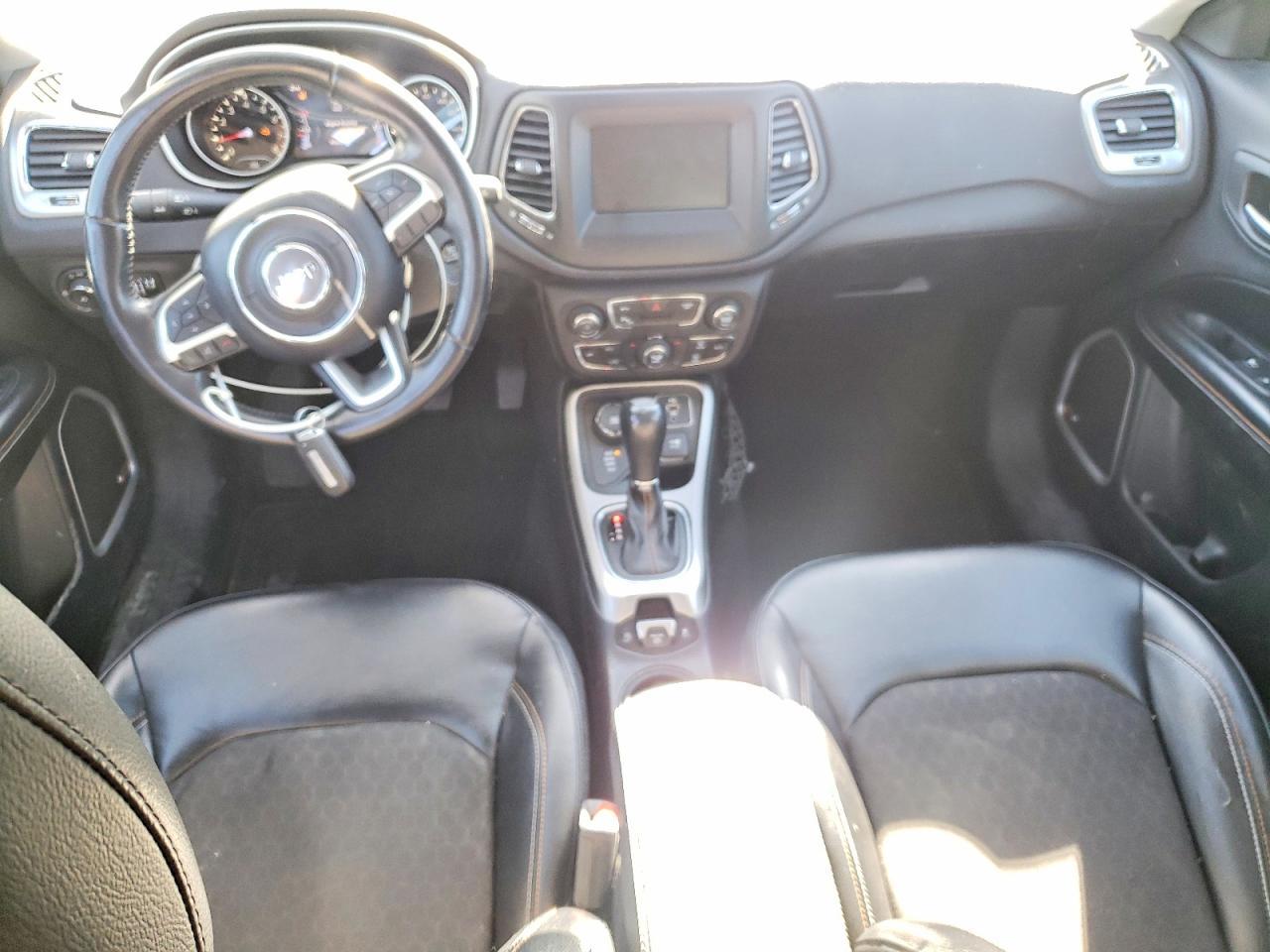 2017 Jeep Compass Latitude - zdjęcie 8
