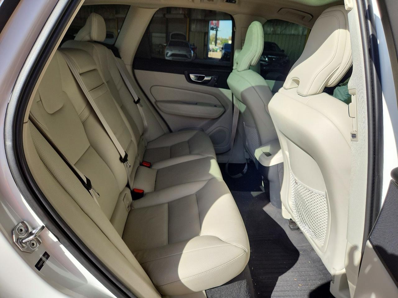 2021 Volvo Xc60 T5 Momentum - zdjęcie 11