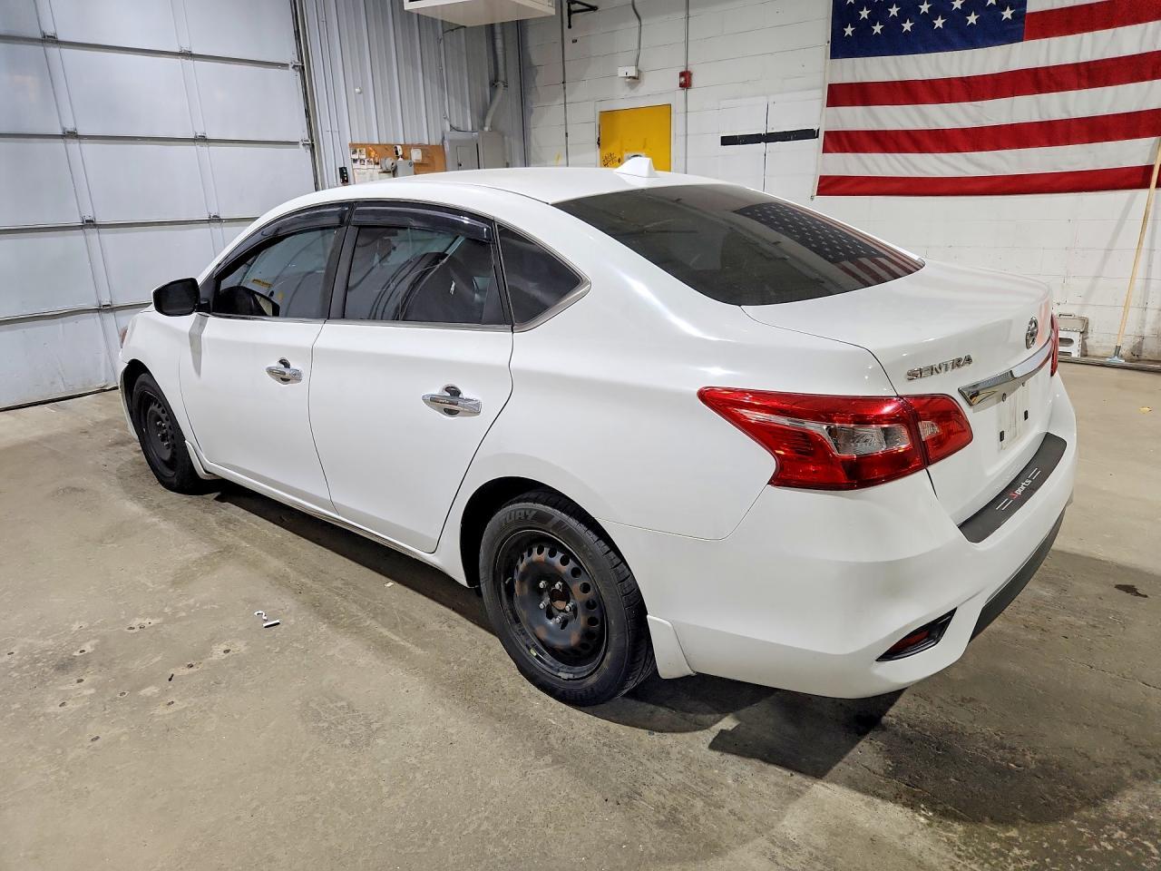 2017 Nissan Sentra S - zdjęcie 2