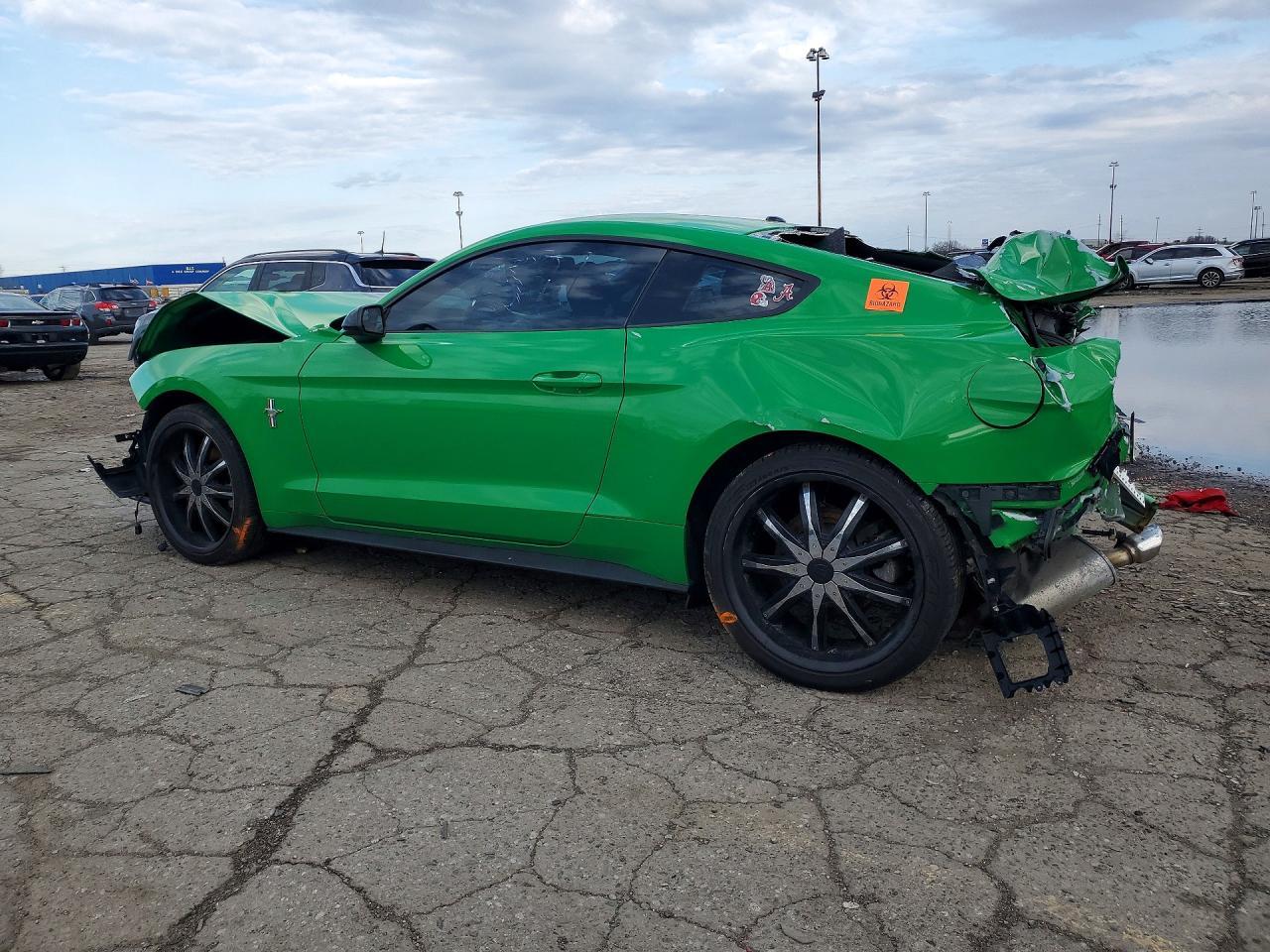 2019 Ford Mustang - zdjęcie 2