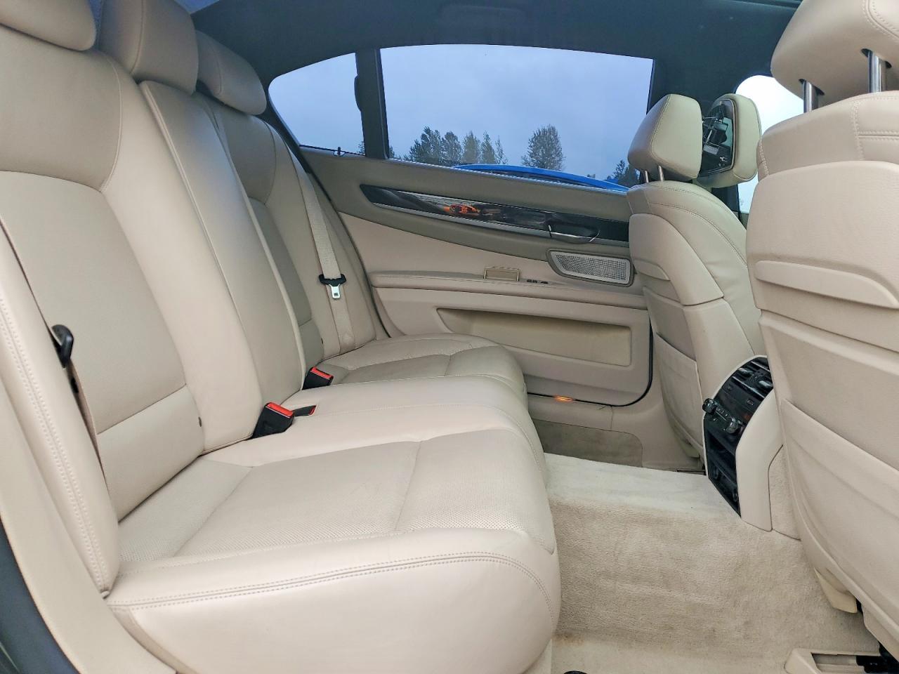 2013 BMW 750 Li - zdjęcie 10