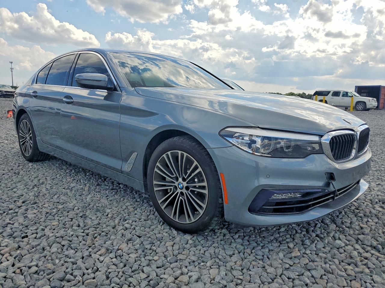 2018 BMW 530 Xi - zdjęcie 4