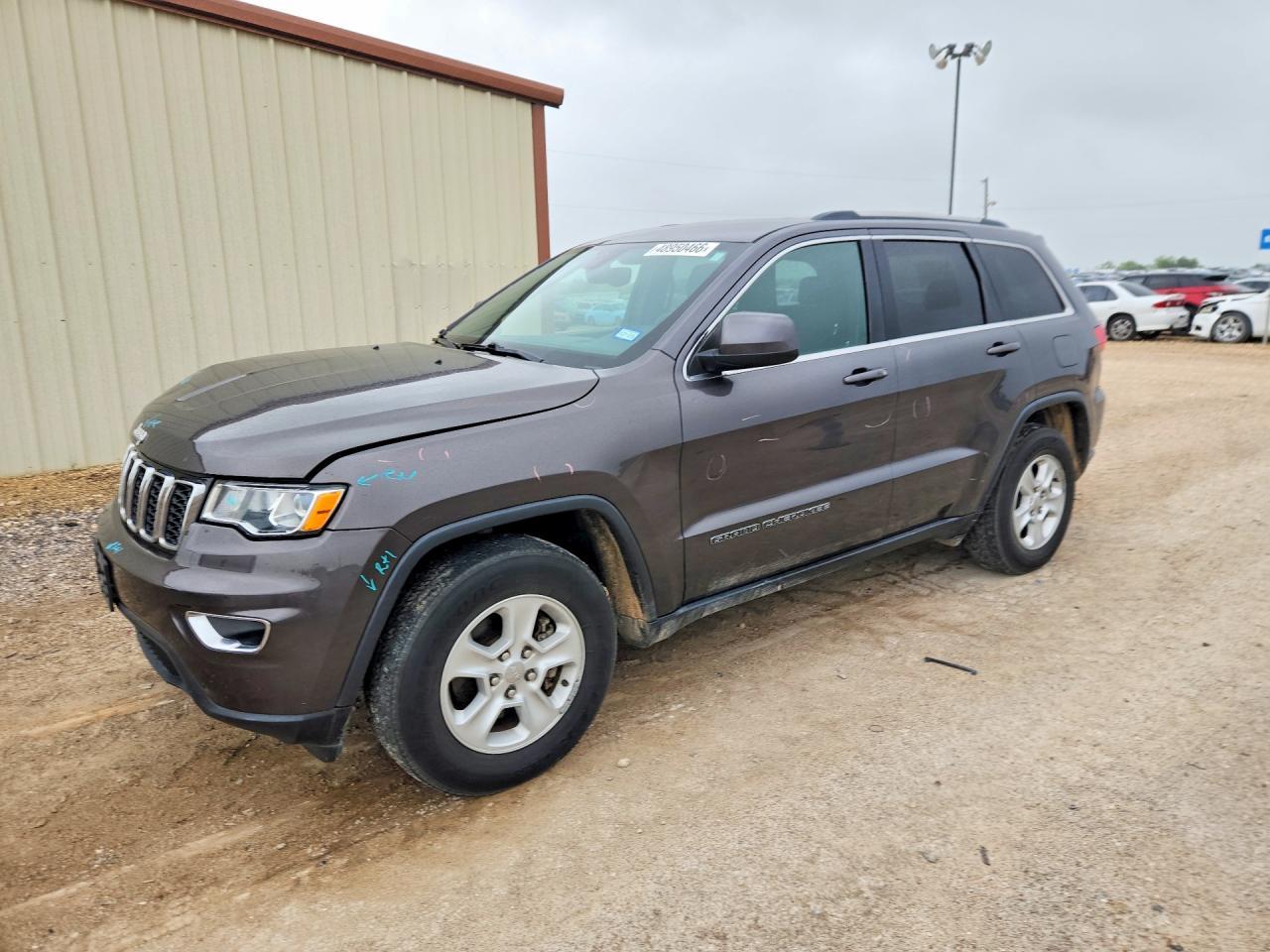 2017 Jeep Grand Cherokee Laredo - zdjęcie główne