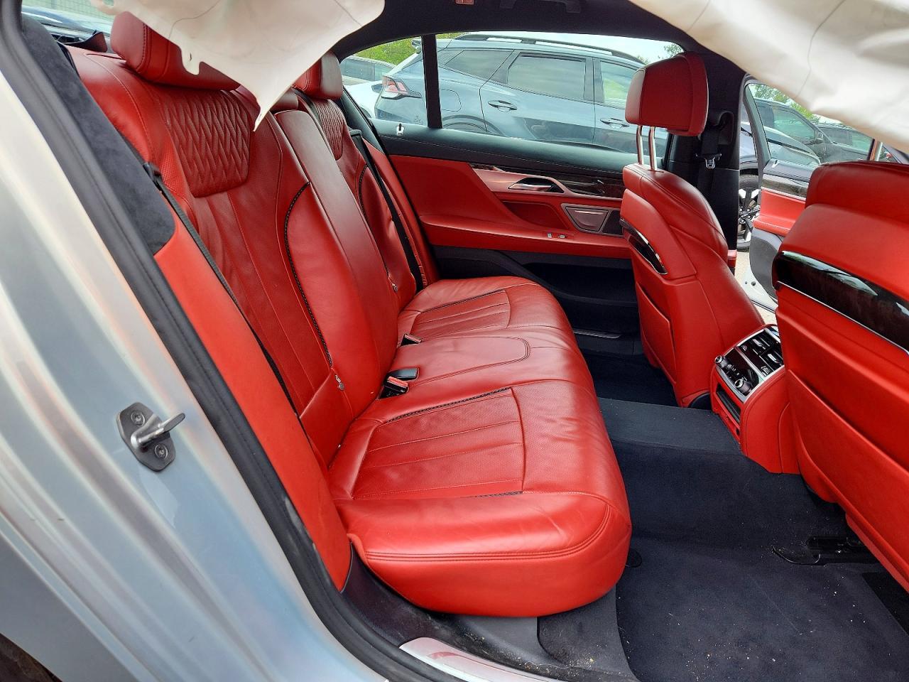 2016 BMW 740 I - zdjęcie 10